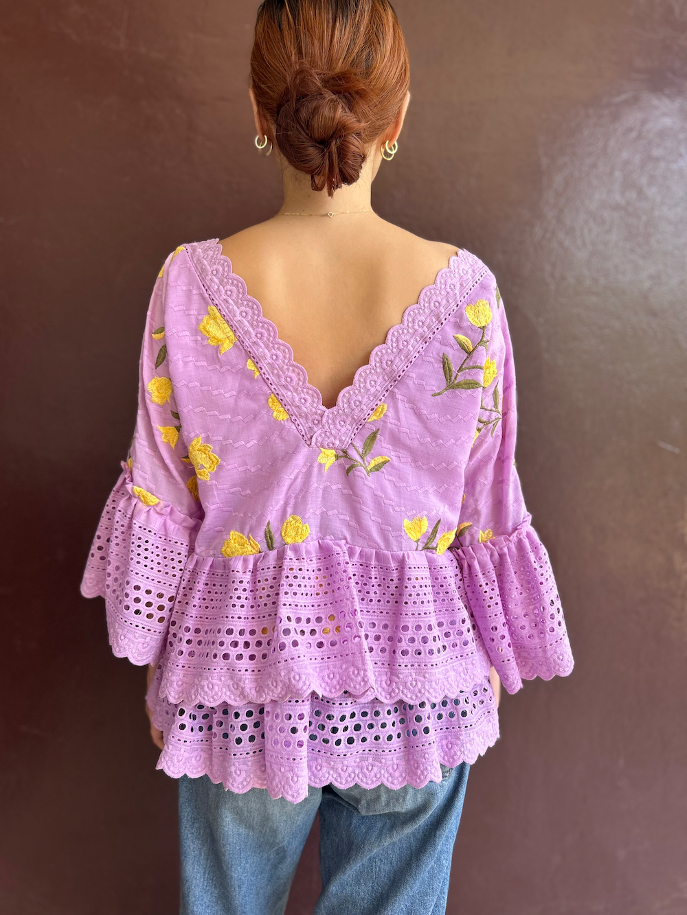 Back open frill top (motif)