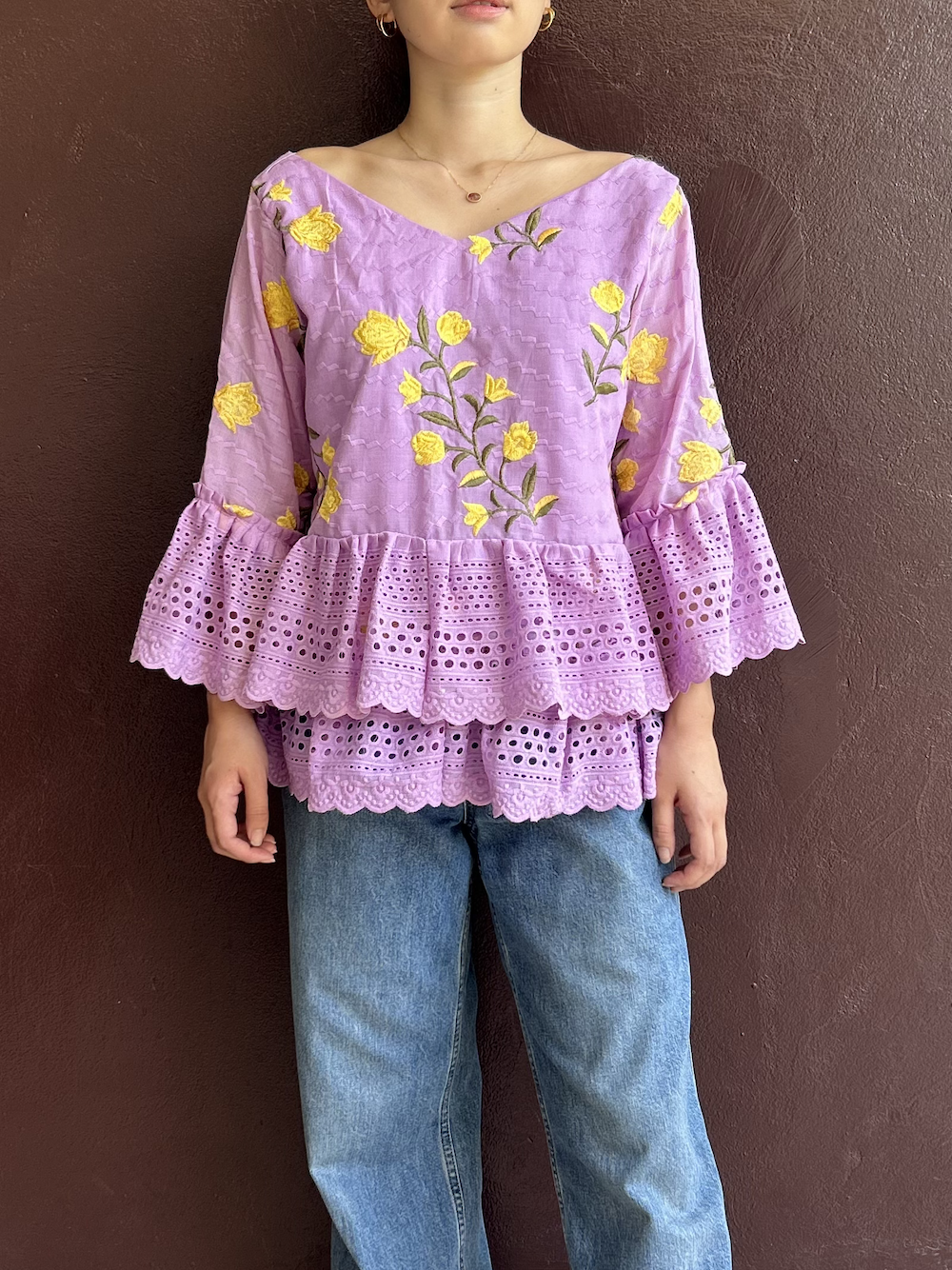 Back open frill top (motif)