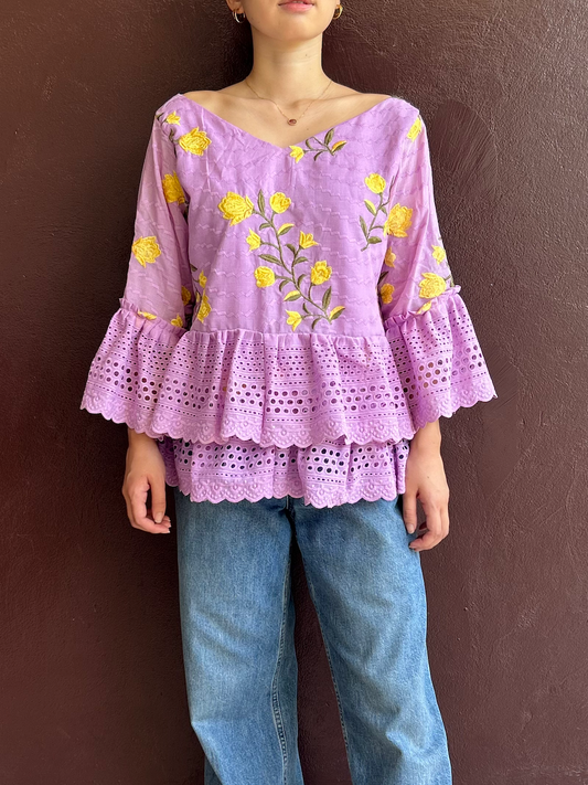 Back open frill top (motif)