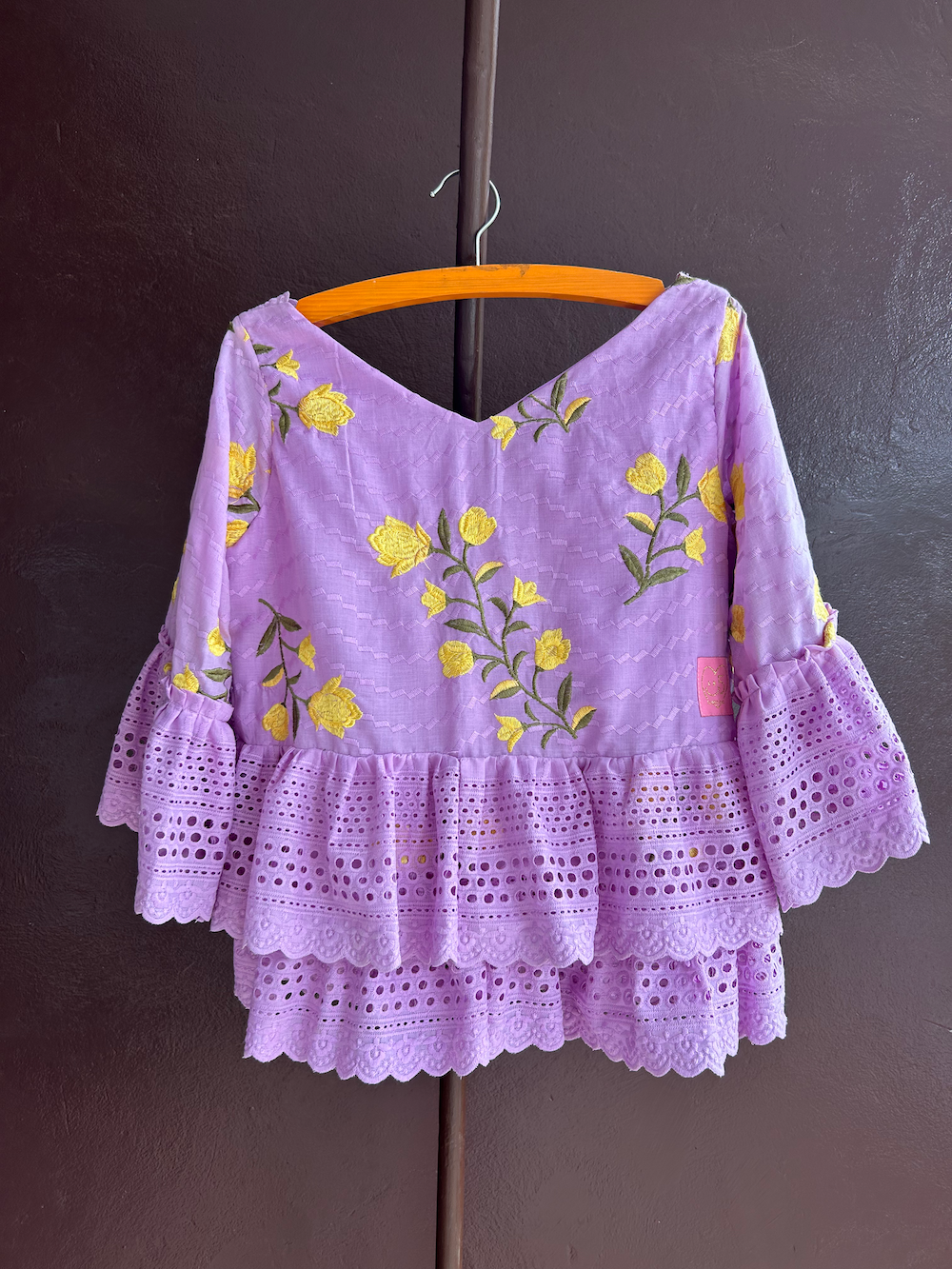 Back open frill top (motif)