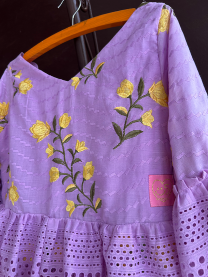 Back open frill top (motif)