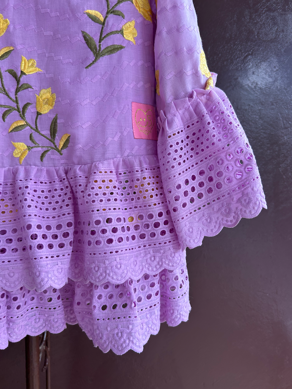 Back open frill top (motif)