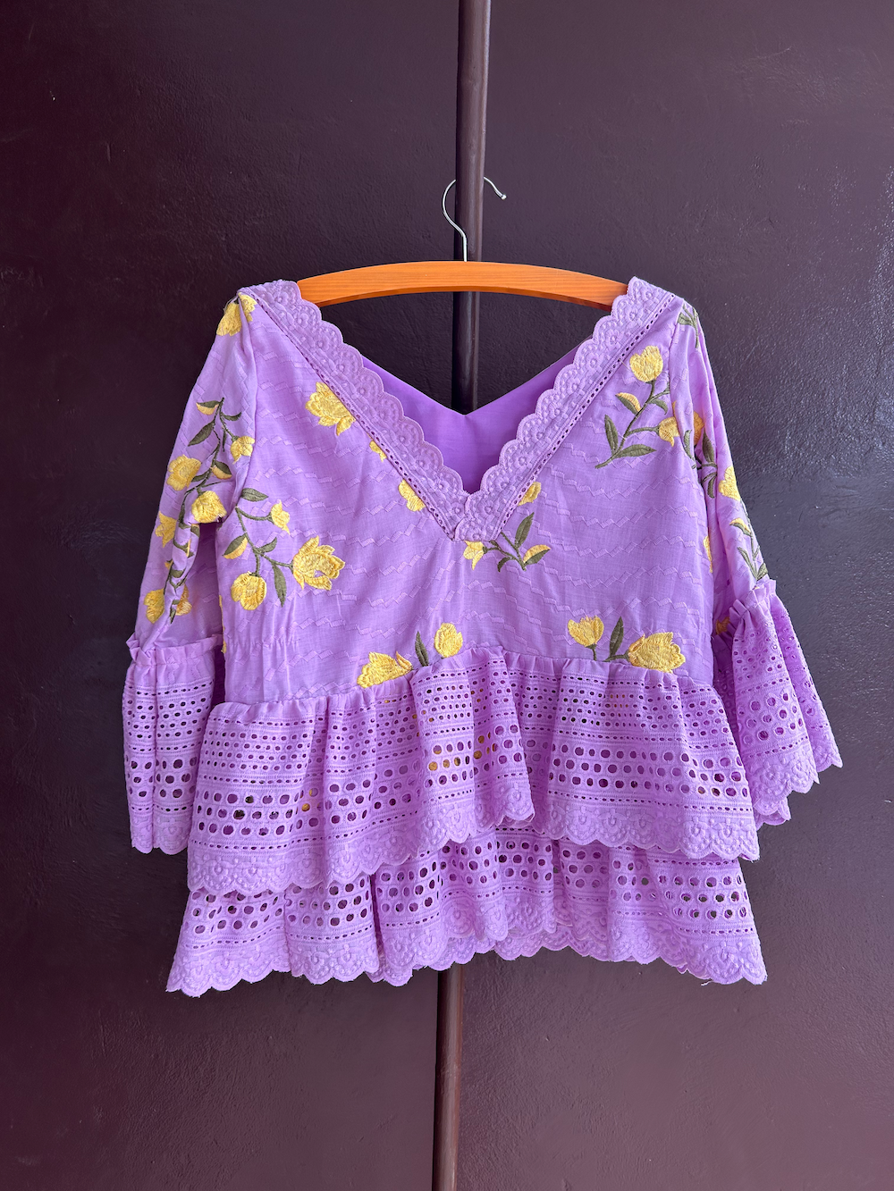 Back open frill top (motif)