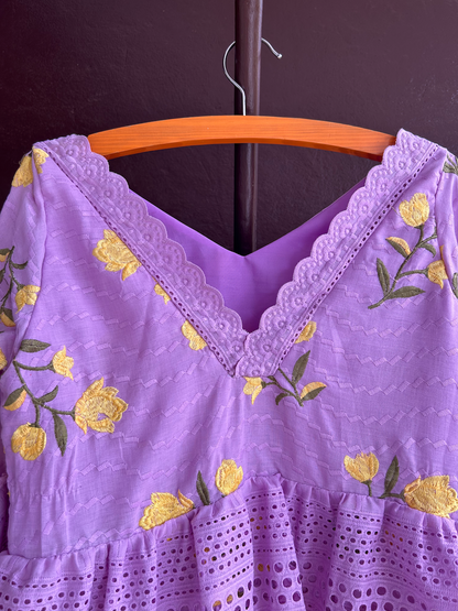 Back open frill top (motif)